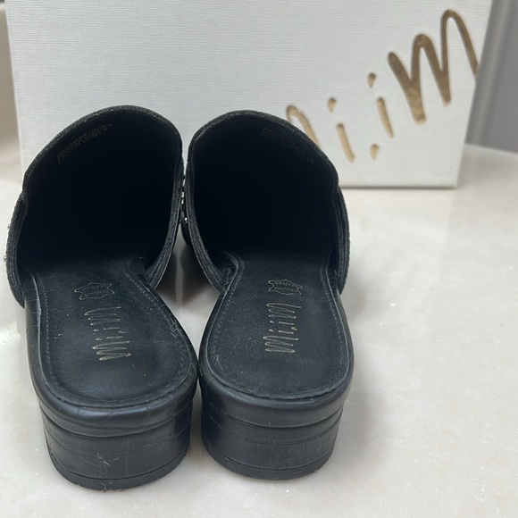 Size 8 shoes. Only worn twice so am selling since I don’t use them - Picture 3 of 4